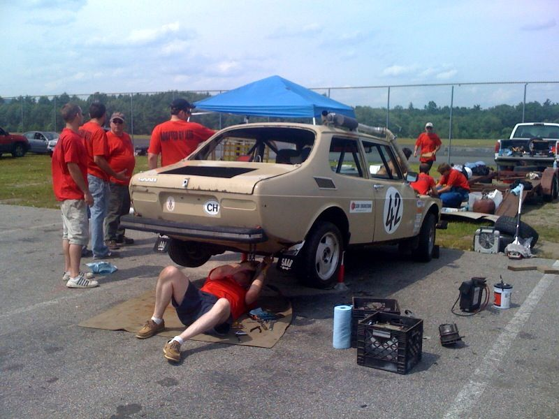 Illustration for article titled The 24 Hours Of LeMons New England 2009 Über Gallery, Part 2